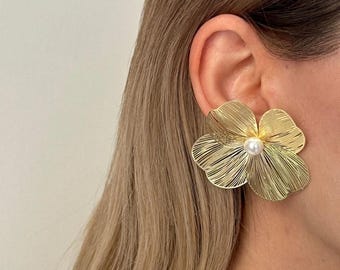 Minimalist Pearl Flower Earrings, Gold Women's Earrings, Bridal Earrings, Floral Wedding Jewelry, Bridesmaid Gift, Christmas Gift For Her