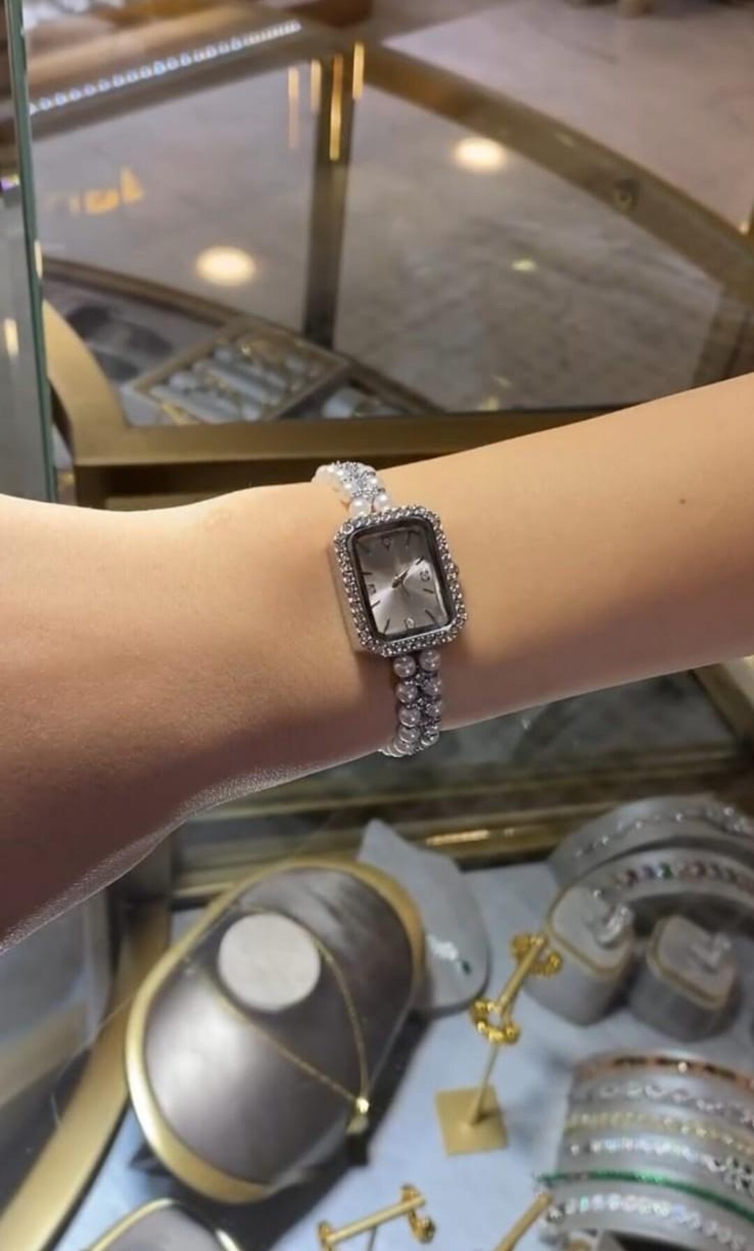 Small Square Dial Quartz Analog Watch Pearl Strap Bracelet Dress Watch Women Amazon.com: BESTKANG Elegant Pearl Watches for Women Small  main image 3