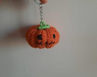 Halloween Pumpkin Crochet Keychain Pattern – Easy Beginner Amigurumi PDF