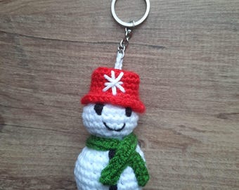 Haakpatroon voor een sleutelhanger met sneeuwpop – Amigurumi kerstversiering, zelf te maken cadeau