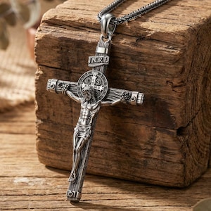 Collar con crucifijo de San Benito, collar con cruz católica, colgante religioso de crucifijo, regalo de bautismo, joyería cristiana