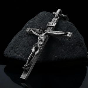 Collar con crucifijo, colgante de cruz de plata de ley 925, joyería religiosa hecha a mano, dije cristiano católico INRI, regalo para él.