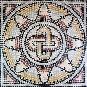 Handcrafted Roman-Inspired Mosaic | Solomon's Knot Geometric Design with Natural Marble