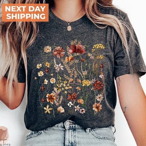 Wildflower T shirt, Mothers Day Gift, Vintage Cottagecore Shirt, Goblincore Shirt, Boho Wildflowers Shirt, Nature Shirt, Botanical Shirt