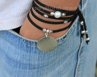 Gargantilla de perlas boho personalizada / pulsera multienvoltura / tobillera con encanto de disco de moneda estampado en blanco - cordón de gamuza de microfibra de 40" de largo -USA 201