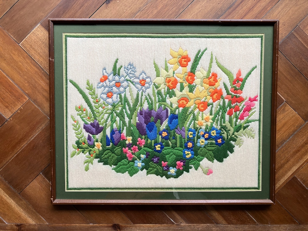 Broderie Ronde Florale D'art Populaire Polonais De Vecteur Avec Le Coq
