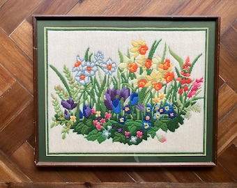 Vntage 20x25 Bouclé Crewel Embrodery Cross-sttch Floral Bouquet Basket Framed - Etsy