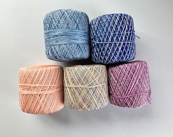 Vintage algodón Tattting Thread Lote Cinco Destash Multicolores Variegated Pastels Encaje haciendo Crocheting Doily Crafting Supplies