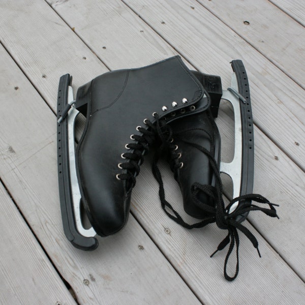 Vintage Mens Ice Skates Black Size 10 Ice Guards Christmas Decor