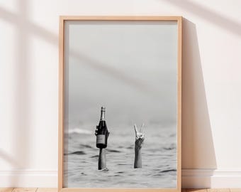 Champagne am Meer, Peace Handzeichen Foto, Minimalistische Ozean Wandkunst, Schwarz-Weiß-Druck, Summer Vibes Poster, Modern Beach Decor.