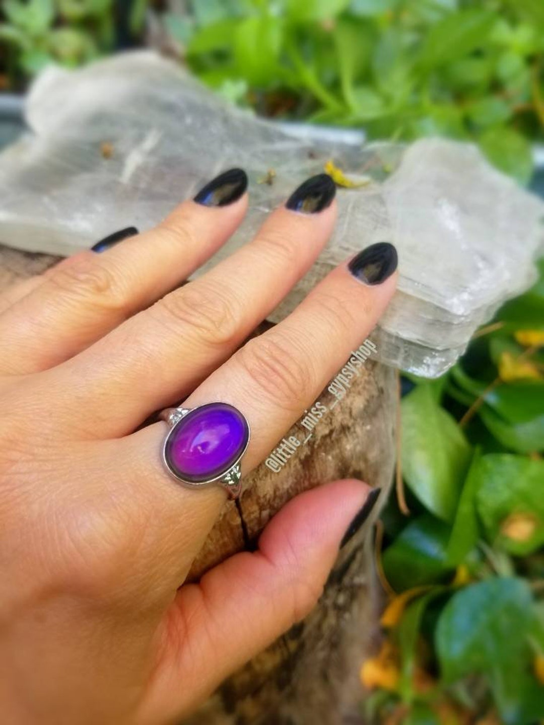 Are Mood Rings Real: History And Science Behind It - Living By Example
