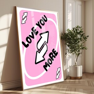 Trendy Love You More-print, preppy roze speelkaartmuurkunst, esthetische digitale prints, college girly poster, vintage afdrukbare muurkunst