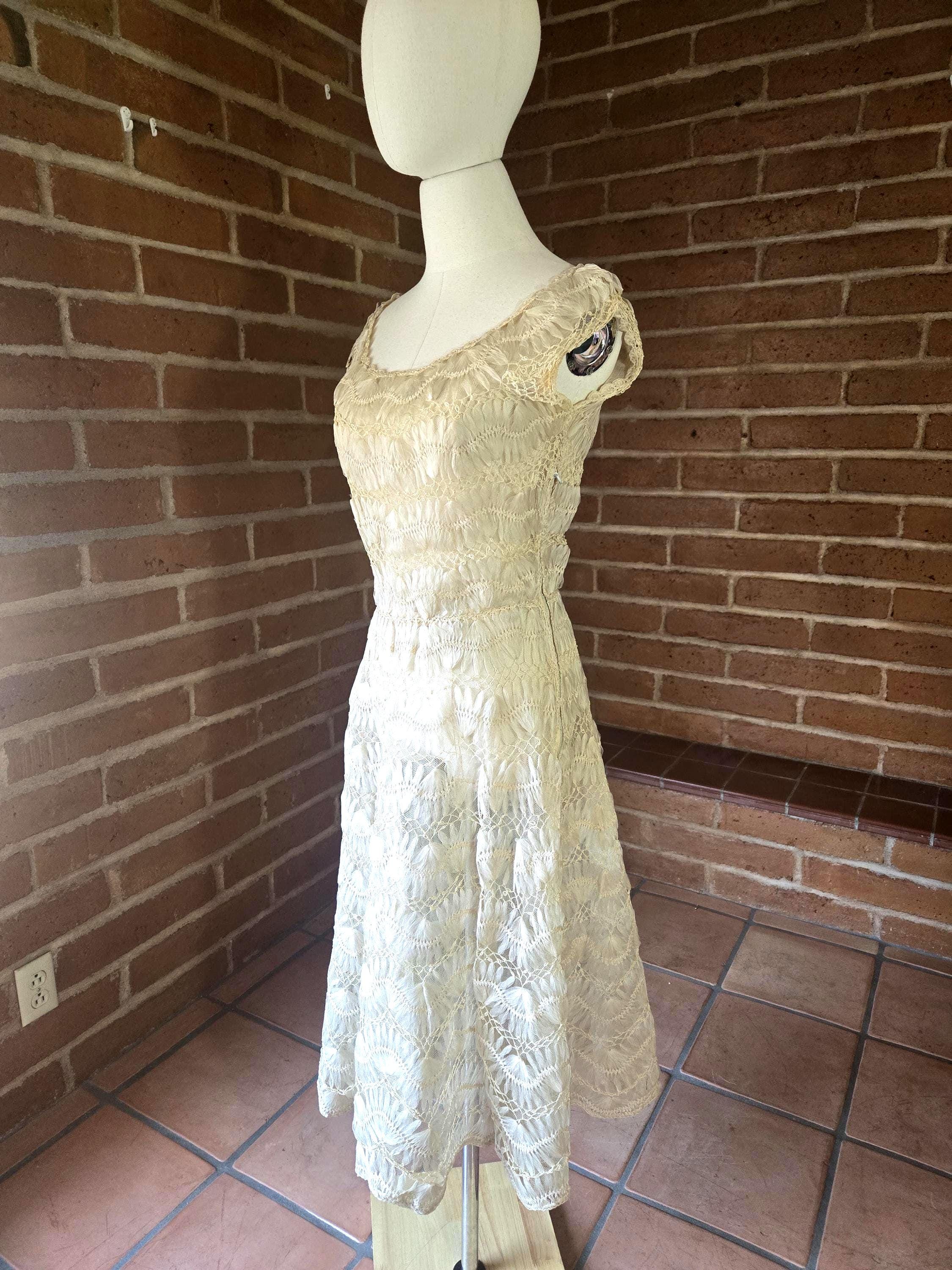 Vintage 1950s Saks Fifth Avenue Tea Length Handmade Cream Lace Gown. Elegant Romantic Lightweight Dress. Cottagecore Coquette Ballet. XS