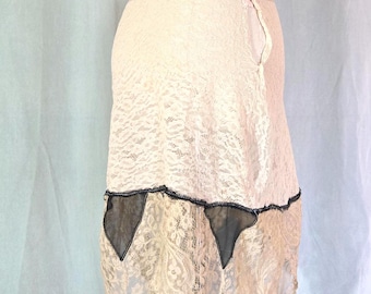 Falda de lencería vintage. Chal de encaje con patchwork.