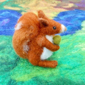 needle felted red squirrel, medium felt animals, play mat squirrel, waldorf, collectible squirrel, pre school, nursery school, kindergarten image 3