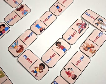 Könnte beinhalten: Dominos mit Illustrationen von Kindern, die verschiedene Aktionen ausführen, wie Lesen, Laufen und Spielen. Jedes Domino zeigt ein deutsches Wort und ein passendes Bild. Die Dominos sind auf einer weißen Oberfläche angeordnet.