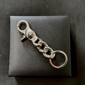 Ch Gothik-Stil y2k punk gealtertes Kreuz Schlüsselanhänger Karabiner Clip chrom .925 Silber für Männer und Frauen minimalist vintage c2