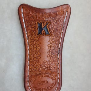 SKRÄDDARSYDD - Initial handtag i lädergjutjärn för stekpanna