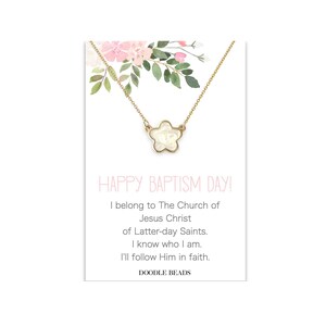 LDS Taufe Blumenhalskette Geschenk für Mädchen, Perlenweiße Blumenanhängerhalskette & Glückliche Taufe-Tageskarte, ich gehöre dem Christus von Jesus Christus