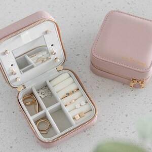 Estuche de viaje personalizado con la leyenda "Más que suficiente", organizador de collares portátil, perfecto para llevar de viaje, regalo significativo para mamás e hijas