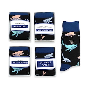 Gute Besserung, Sympathie, Ermutigung, Empathiegeschenk, Walliebhaber, Wal-Crew-Socken, Unisex, Tierwortspielkarte, Holen Sie sich Wal, alles wird in Ordnung sein