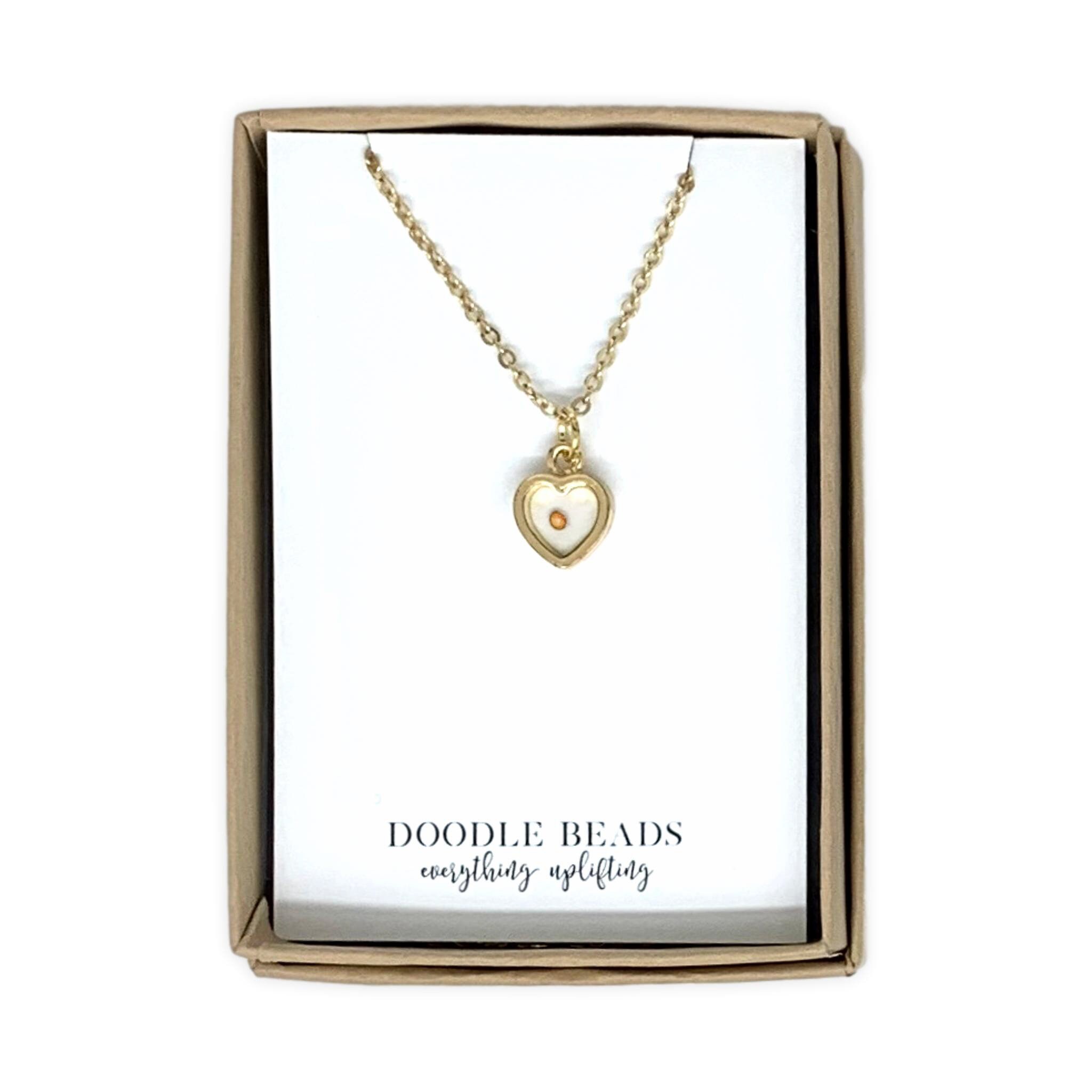 Collana con ciondolo ovale a forma di semi di senape
