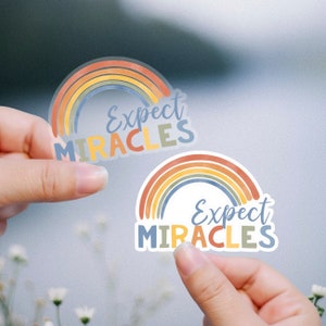 Boho regenboogsticker, wonderen verwachten, stickercitaten, inspirerende stickers, waterdichte stickers, maniermaker, waterfles- en laptopsticker