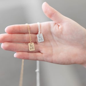 Colar Be Still de prata ou ouro, colar de fé, colar com versículos bíblicos, joias cristãs, presentes SUD, colar inspirador e citação em cartão