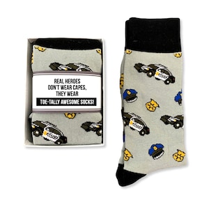 Police Officer Funny Gifts, Policeman thank you, Police Socks, Real Heroes don&#39;t wear capes they wear Toe-tally awesome socks, Law officer