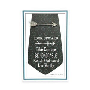 Barra de corbata con flecha de plata o oro con tarjeta - Apunta alto, regalo para hombres, niños, jóvenes, regalo de graduación, fuerza, coraje, confianza, LDS YM
