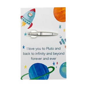 Geburtstagsgeschenk für Jungen, Geschenk für Sohn, Geschenk für kleinen Jungen, Geschenk für kleinen Jungen, Geschenke für Jungen, Weltraum Geschenke, Rakete Krawattenklammer, Geschenk von Oma, Geschenk von Mutter