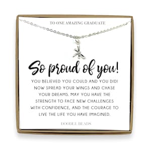 Bijoux Si fier de vous, collier cadeau de remise des diplômes personnalisé pour soeur, belle-fille, collier petite libellule et carte de vœux, boîte cadeau