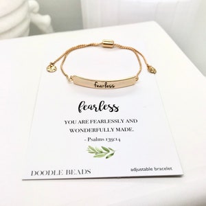 Pulsera sin miedo, estás hecha de manera maravillosa y sin miedo, pulsera de barra con tarjeta, joyería de graduación, regalo de confianza en uno mismo, regalo para mujeres fuertes