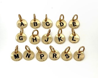 Zilveren of gouden initiële bedel, voeg letterbedel toe om elk sieraad te personaliseren, kleine ronde ABC-bedel, met de hand gestempelde letter alfabetschijf