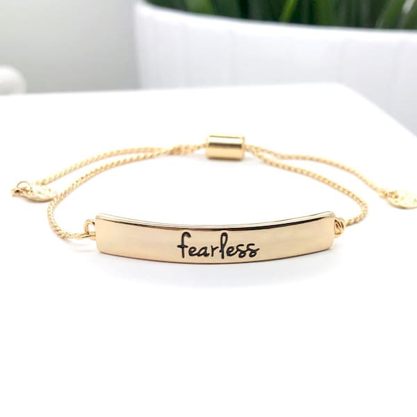 Cadeau de remise des diplômes pour elle, bracelet intrépide avec carte que vous êtes audacieusement et merveilleusement faite, cadeau pour petite amie, bijoux de confiance en soi