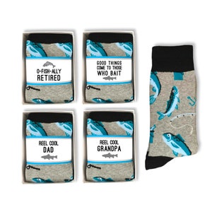 Presente de pescador aposentado, presente de aposentadoria de pesca, meias de peixe engraçadas para homens, presente de pesca para papai, vovô, irmão papai, embalagem de caixa de presente