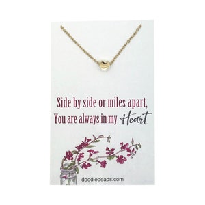 Lange Distanz Geschenk, Freundschaft Halskette, kleine Silber oder Gold Herz Halskette, Side by Side Miles Apart Geschenk, Umzugsgeschenk, Karte Nachricht