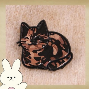 Cute Cat Enamel Pin | Cartoon Brooch for Backpacks & Clothing | Perfect Gifts for Cat Lovers