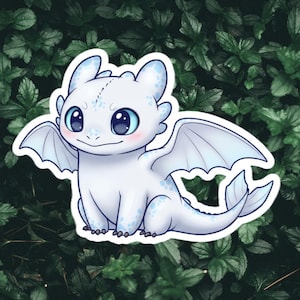 Bonita pegatina de dragón blanco/claro – Vinilo de dragón – Resistente al agua y duradera – Dragón nocturno kawaii para portátil, botella y diario