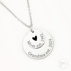Personalized Grandma Gift Idea Jewelry Grandma Necklace Mother's Day Gift For Nana Oma Gift Yaya Granny Gift Disc for Grams Necklace