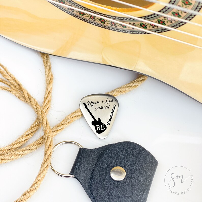 Personalized Groomsman Guitar Pick Gift Grooms Friend Guitar Pick Gift Uncle Gift Guitar Pick Brother Wedding Gift Groomsmen Gift zdjęcie 2