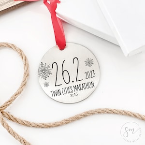 Marathon Ornament Personalisierte 26,2 Ornament Weihnachten 2023 Geschenk Marathon Weihnachten Ornament Geschenk Laufende Weihnachtsdekoration für Marathon Bild 6