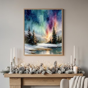 Puede incluir: Una pintura de acuarela enmarcada representa un paisaje invernal con una vibrante aurora boreal. La obra de arte muestra una escena nevada con &aacute;rboles de hoja perenne, una masa de agua reflectante y un cielo colorido.