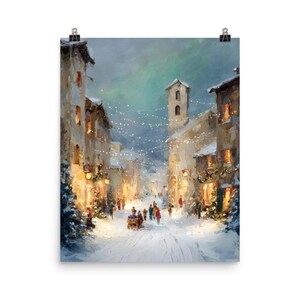 Puede incluir: Pintura de una escena invernal de una calle nevada en un pueblo europeo. Los edificios con luces c&aacute;lidas bordean la calle, y hay figuras caminando en la nieve. Las luces de cadena y un cielo suave azul-verdoso contribuyen a la atm&oacute;sfera festiva.