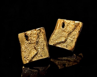 Boucles d'oreilles Strata 18 carats • Puces d'oreilles texturées en bronze plaqué or • Bijoux sculpturaux organiques
