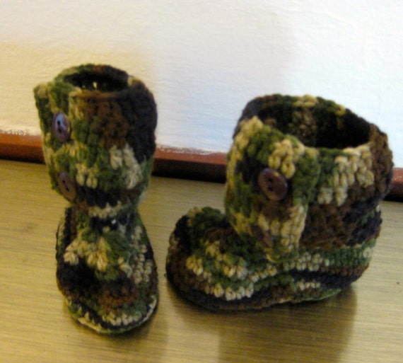 Bootie and Hat Set Ugg Boots and Hunting Cap in Camouflage