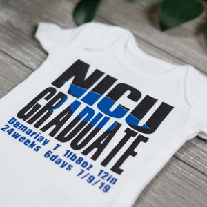 NICU 卒業生ベビーボディスーツ - NICU 幼児用衣装