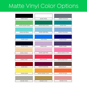 Op de afbeelding: Een kaart met matte vinylkleuropties. De kaart toont 30 verschillende kleuren, waaronder zwart, wit, antraciet, appelgroen, kellygroen, teal, mintgroen, lichtblauw, columbia blauw, cyaan, neonblauw, koninklijk blauw, marineblauw, lila, paars, cr&egrave;me, lichtroze, middelroze, koraal, neon punch, felrood, rood, bordeaux, bruin, ma&iuml;s, atletisch goud, oranje, zilver, goud en roze.