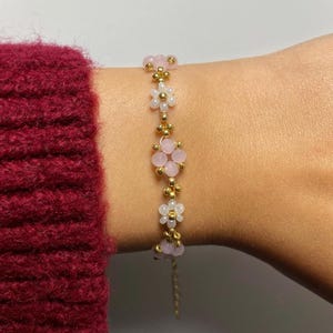 Beaded Flower Bracelet, Daisy Bracelet, Handmade Bracelet, Pink Crystal Bracelet, Gold Bracelet, Gift for Her, Birthday Gift