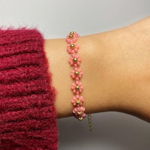 Beaded Flower Bracelet, Daisy Bracelet, Handmade Bracelet, Pink Flower Bracelet, Gold Bracelet, Gift for Her, Birthday Gift